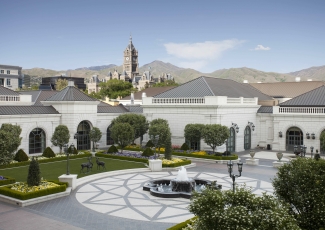 The Grand America Hotel Courtyard