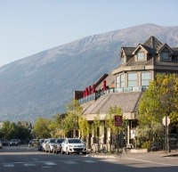 Shops and restaurants in Jasper.